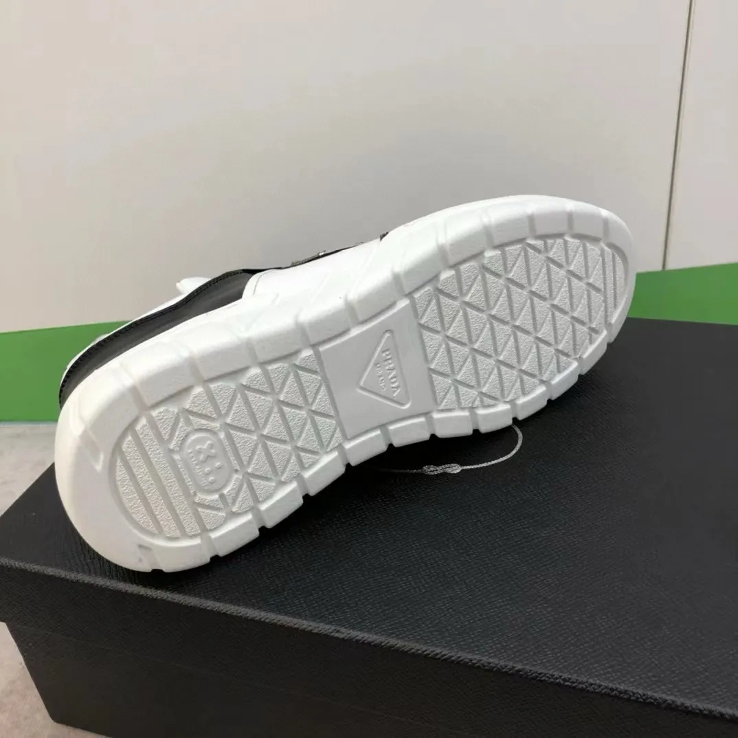 Factory price: 420💰Prada new men's leather sports shoes, the highest version on the market, any comparison is welcome🆚! The original leather has excellent texture and is super high-end! Fetal sheep net lining imported from Italy, removable pad! Luxurious materials and fine workmanship, highly recommended! Code number: 38-44, customized 45